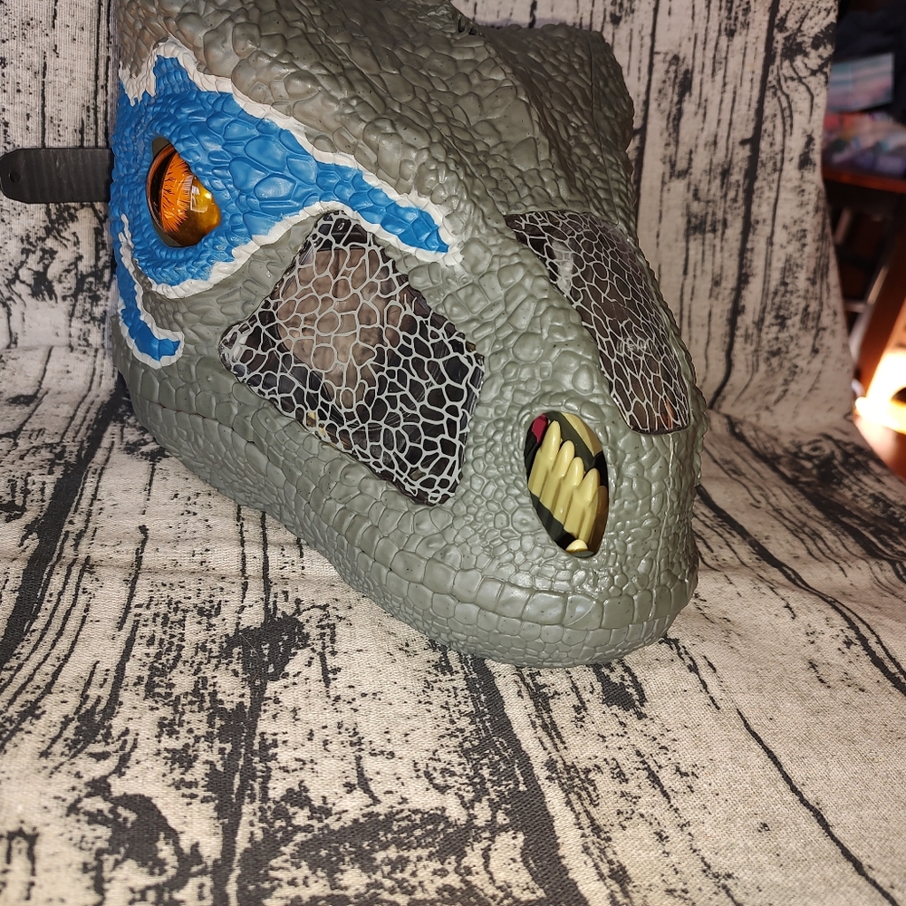 Mattel Dinosaur JURASSIC PARK BLUE RAPTOR HEAD MASK With Sound Effects